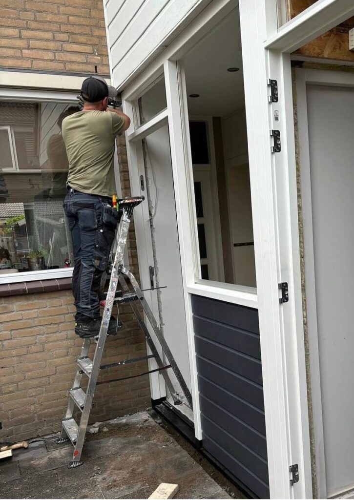 Kozijn met voor- en schuurdeur